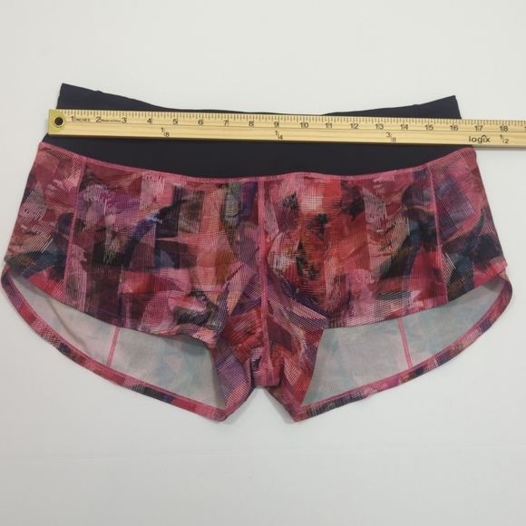 Lululemon Speed Up Shorts - Picture 7 of 8